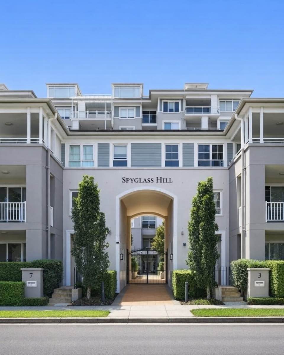 The Spyglass Hill building at 9 Woodlands Avenue: rendered and weatherboard facade with its name above the entry archway